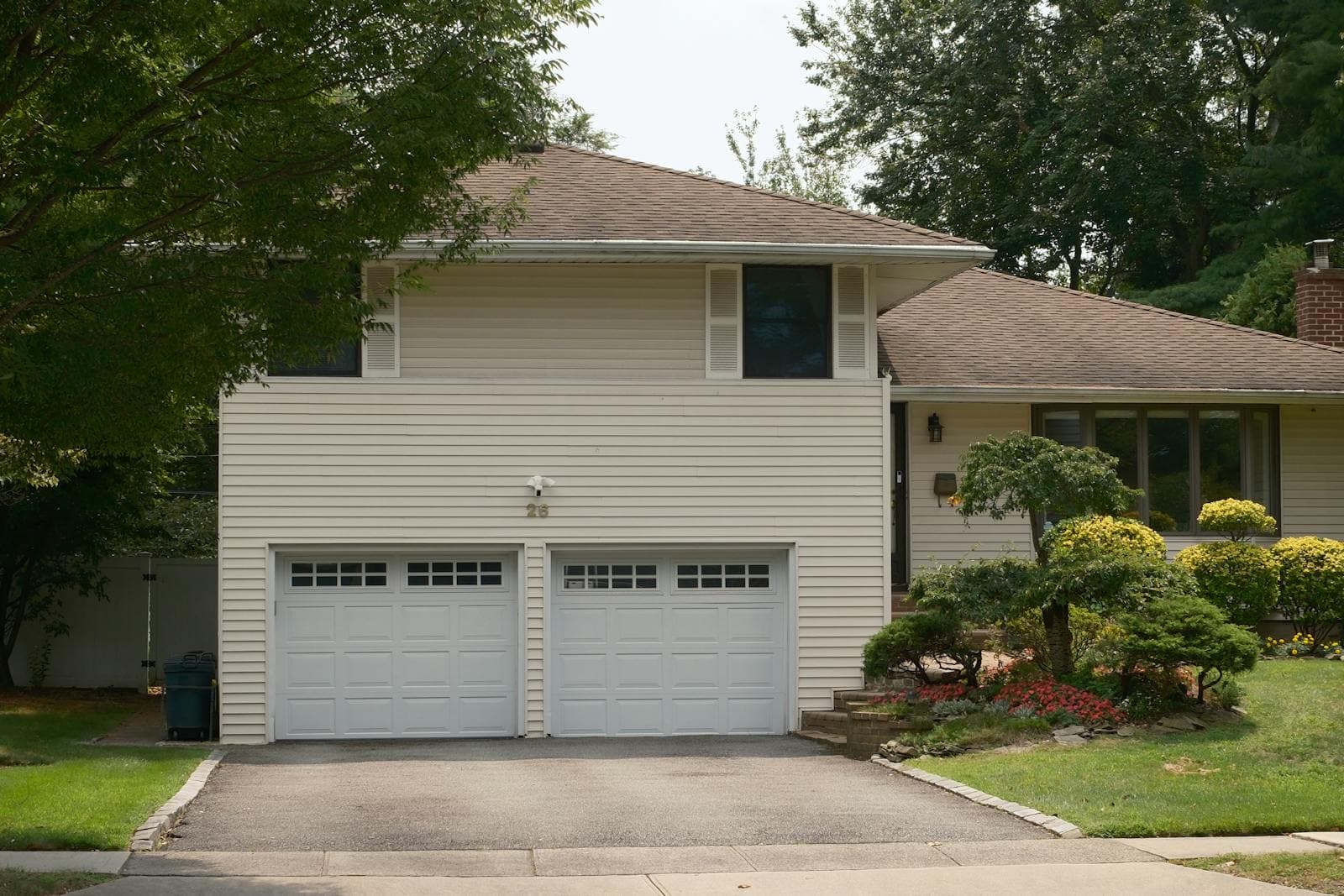 A suburban Ballwin, MO home — Roger's has been treating Ballwin's mature 1960s–80s housing stock since most of it was built.